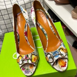 Gucci flower shoe